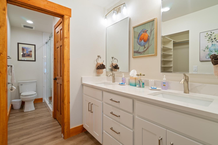 Bathroom 2, Chalet close to resorts, Salt Lake