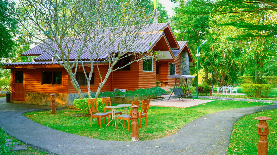 Exterior 5