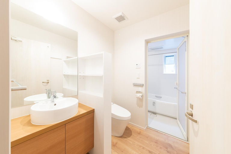 Bathroom 4, Black Crane Chalet, Hakuba