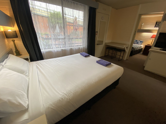Bedroom 3, Mahogany Motel, Warrnambool