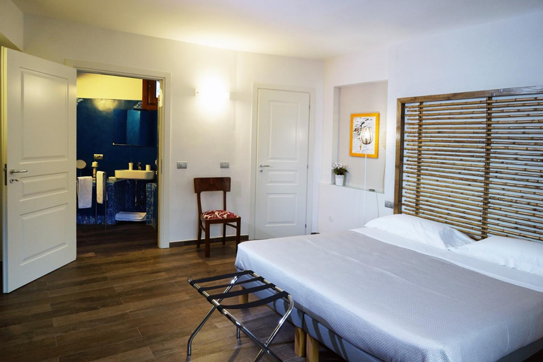 Others 5, La corte di Bafe B&B "Slow Life", Catania
