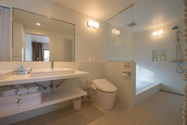 Bathroom 3, Kabayama House, Kutchan