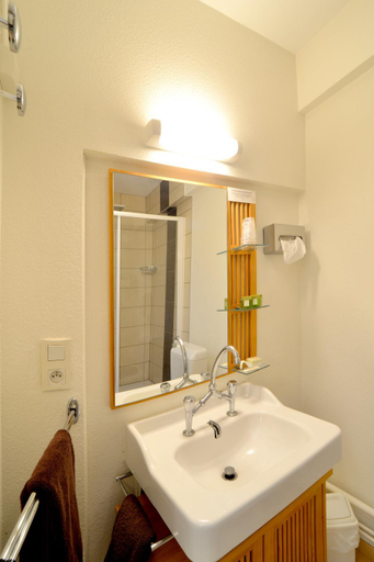 Bathroom 3, L'auberge Des 3 Ponts, Doubs