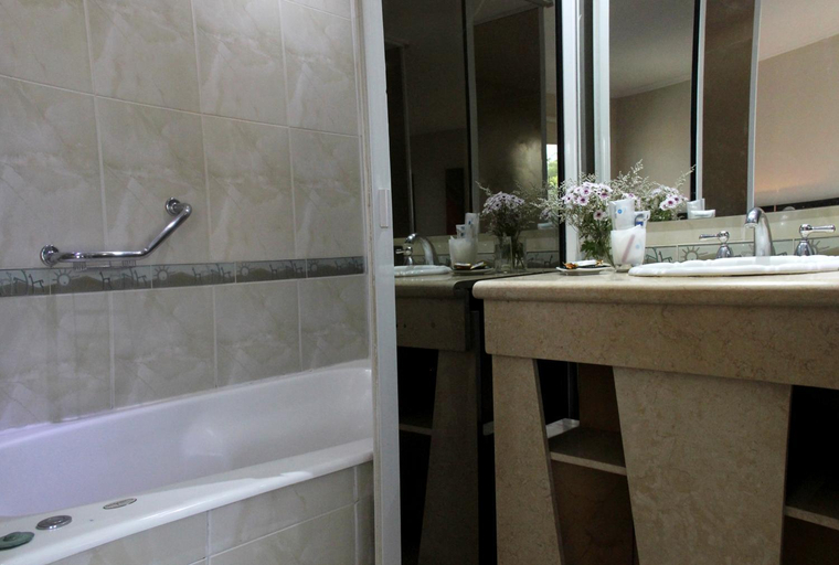 Bathroom 3, SAMARAN SUITES, General San Martín