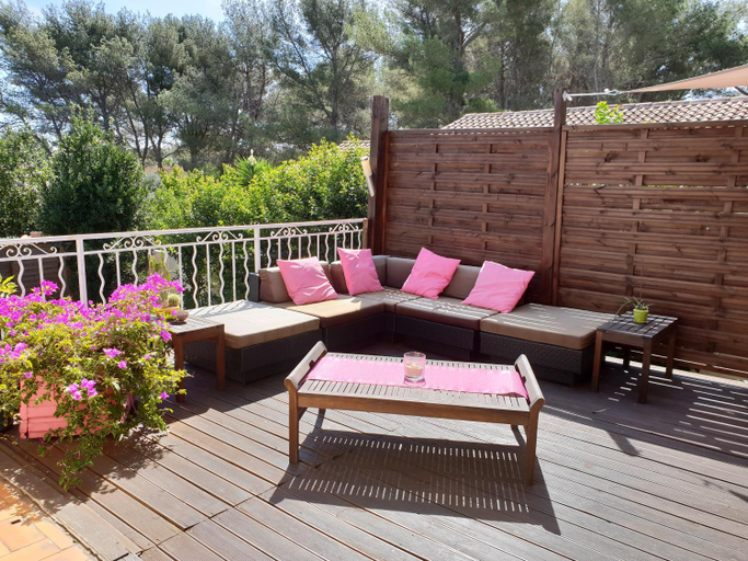 Others 3, Villa janas, Var