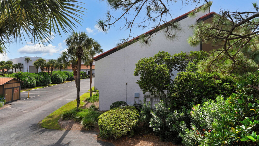 Exterior & Views 2, 2BR Golf Retreat, Sleeps 8 Comfortably, Bay