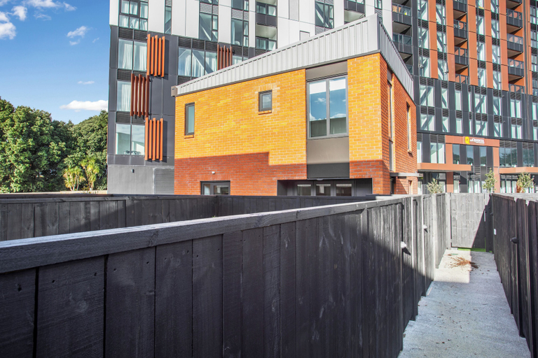 Exterior & Views 2, Urban Vogue Escape with Parking- Air-con, Waitakere