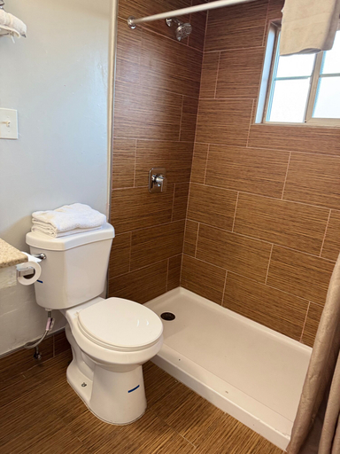 Bathroom 4, BUDGET INN, Multnomah