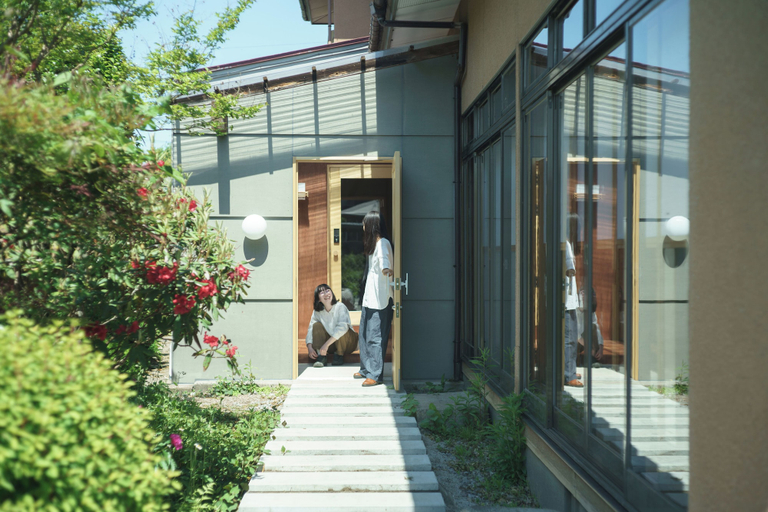 Exterior & Views