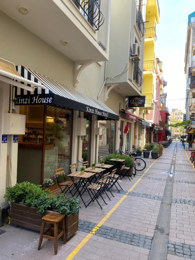 Public Area, Kinzi House, Merkez
