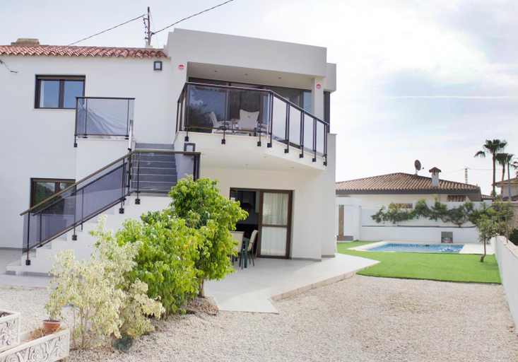 Exterior & Views