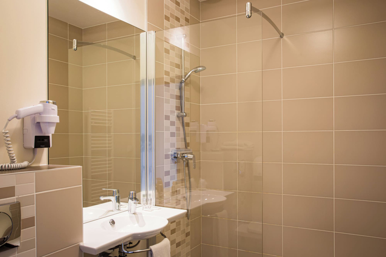 Bathroom 4, Hôtel - Restaurant La Caborne, Rhône
