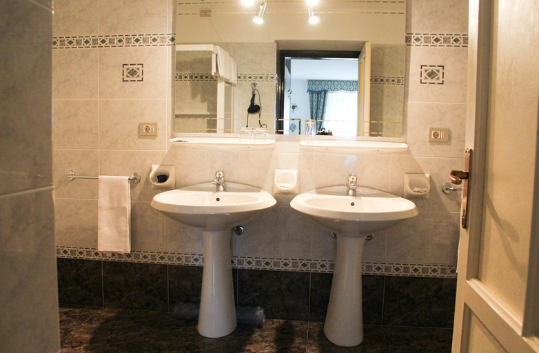 Bathroom 3, Albergo Bellavista, Brescia