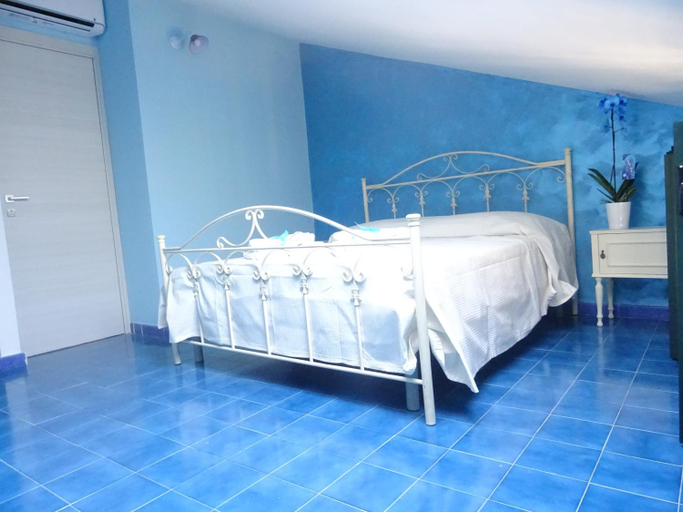 Others 4, B&B Alos, Salerno