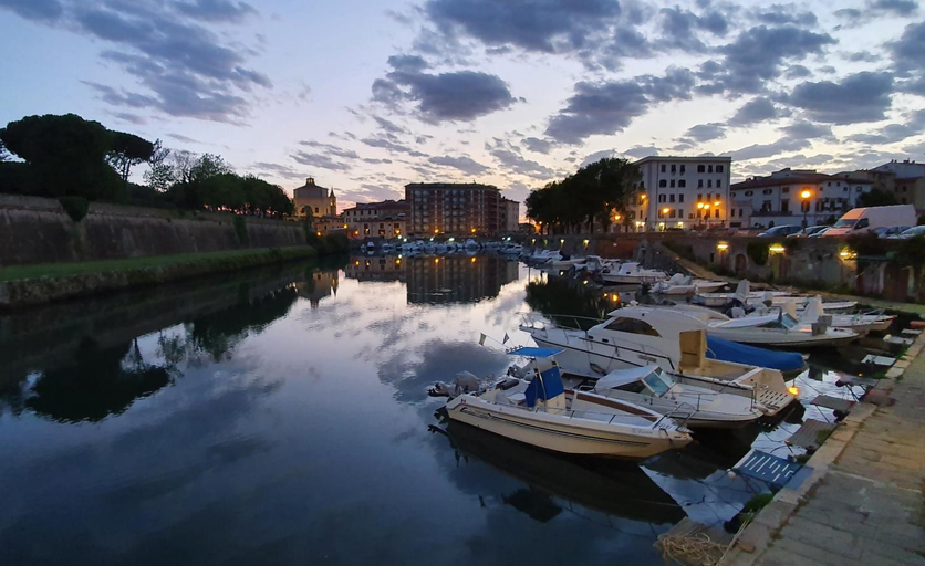 Others 4, Luxurio- rooms with private bathrooms, Livorno