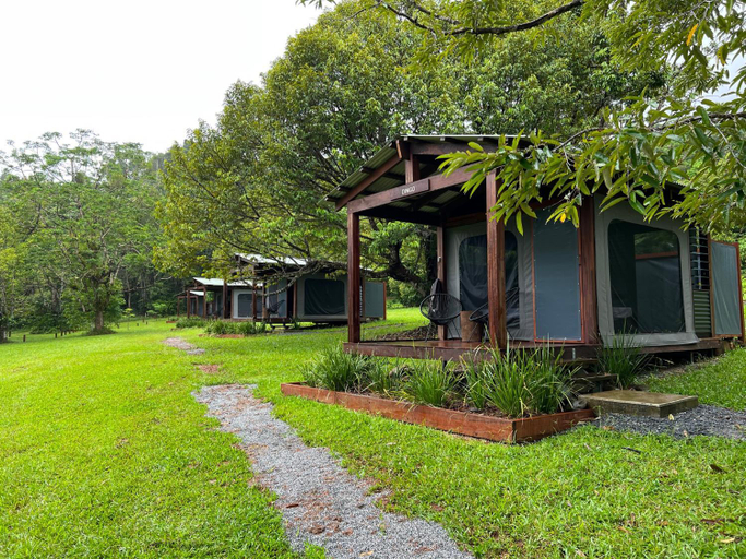 Exterior 6