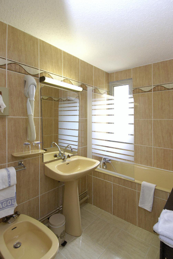 Bathroom 4, Logis Hotel Restaurant Chez Planes, Pyrénées-Orientales