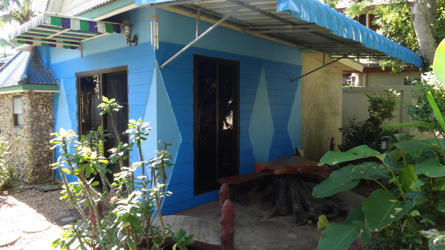 Exterior 11