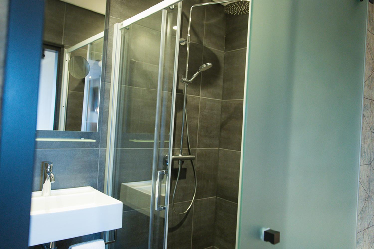 Bathroom 4, Marion’s Weapons, Westvoorne