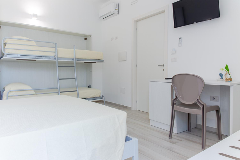 Others 4, B&B SOLE, Lecce