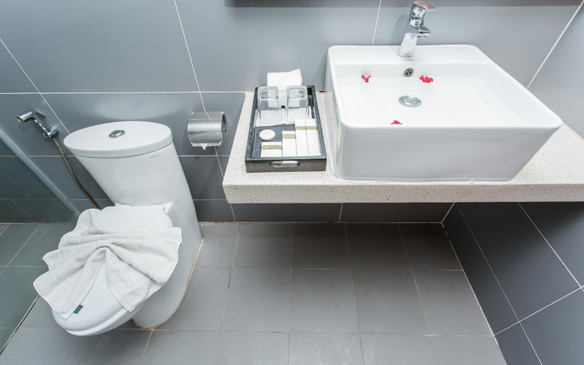 Bathroom 18