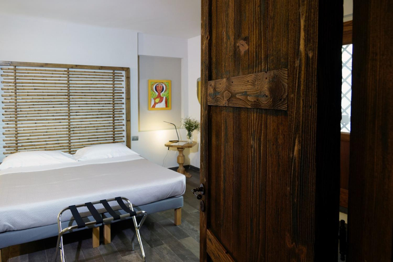 Others 3, La corte di Bafe B&B "Slow Life", Catania