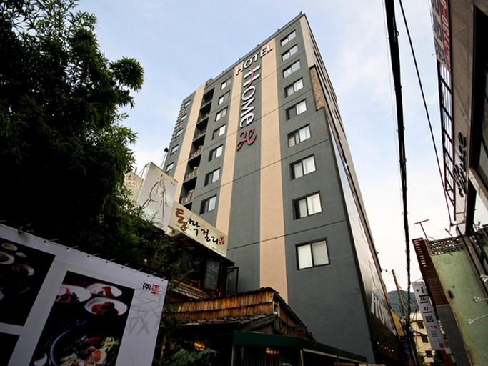 Exterior & Views