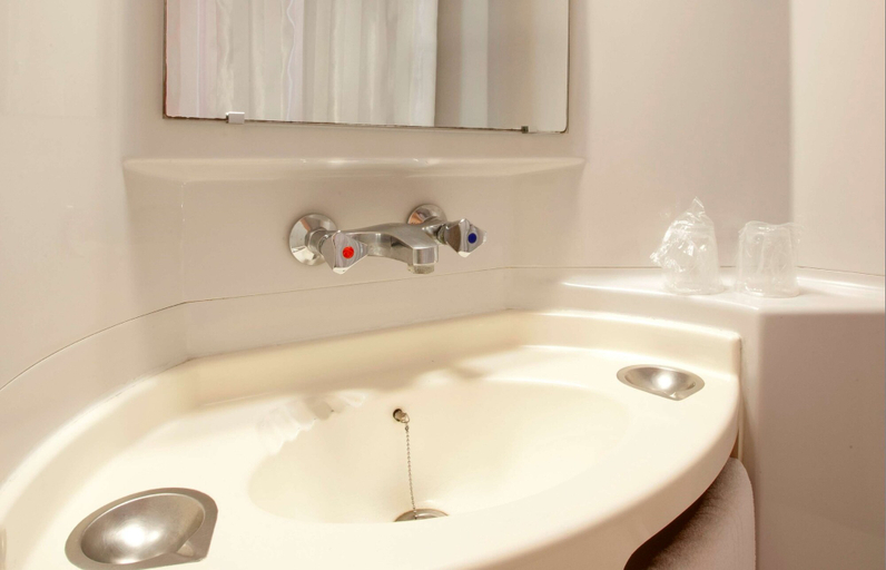 Bathroom 5, Premiere Classe Compiègne - Jaux, Oise