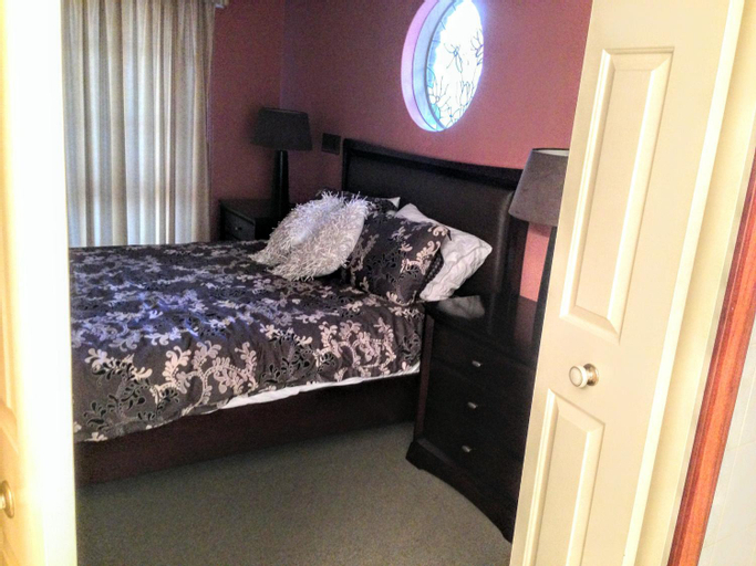 Bedroom 2, Beautiful, Peaceful Estuary Views, Five Star Quality, Mandurah