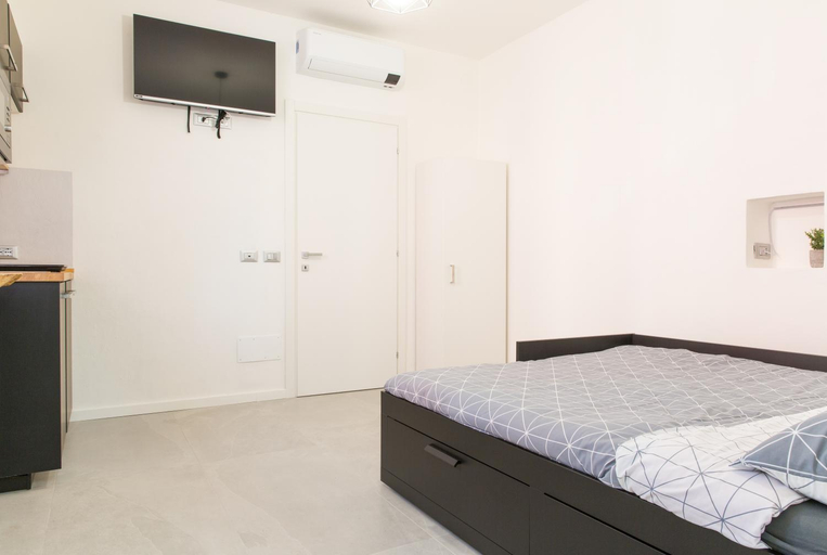 Others 1, Bed&Biker, Cremona