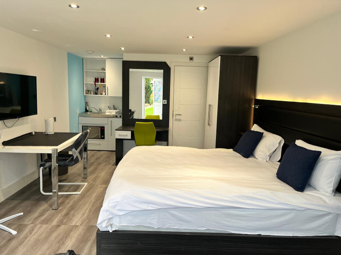Others 5, AC rooms at Pinewood Guest House, Buckinghamshire