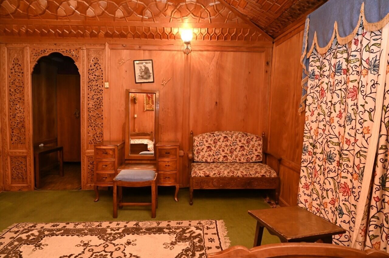 Bedroom 3, Kings Houseboats, Srinagar