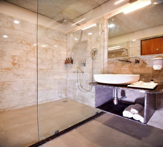 Bathroom 4, Hotel Aviral Ganga, Varanasi