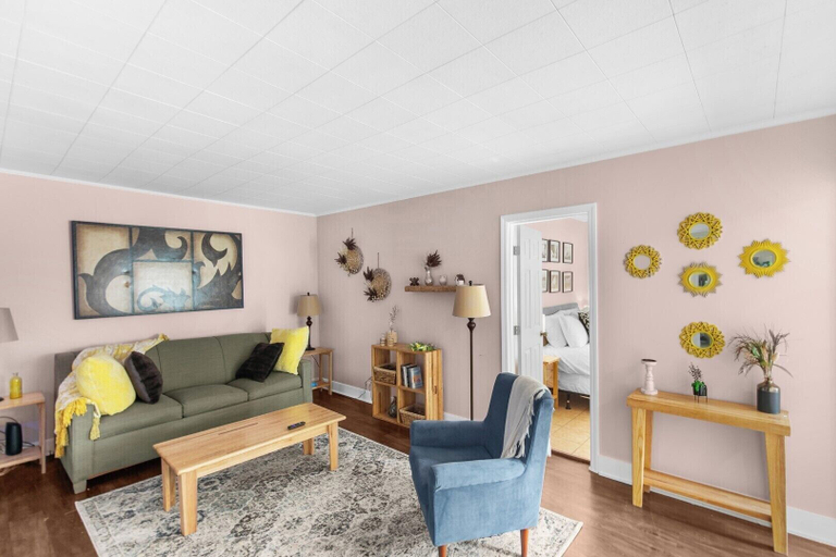 Others 5, Blushing Bungalow, Jefferson