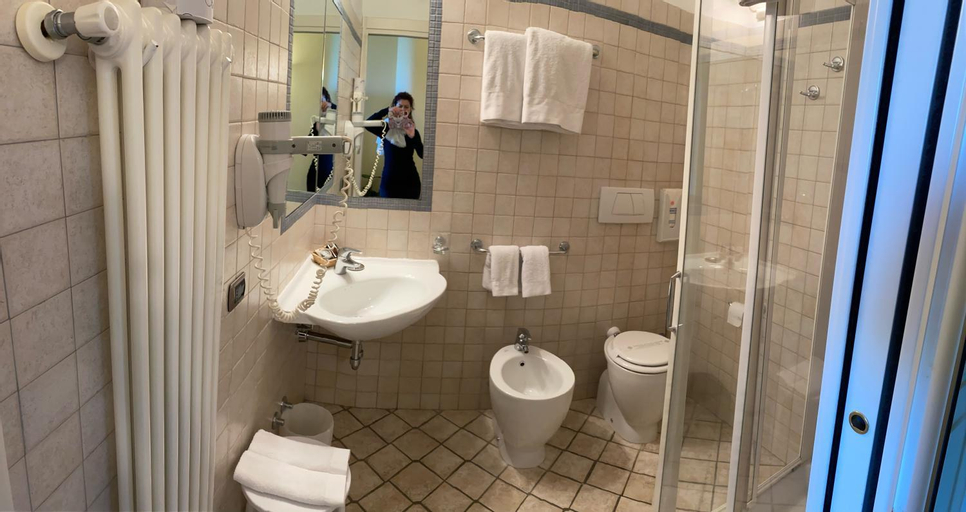 Bathroom 9