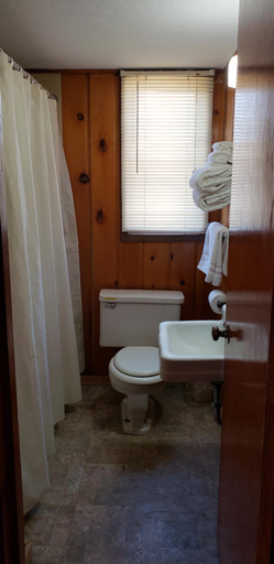 Bathroom 2, Caribou Lodge and Motel, Caribou