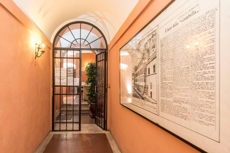Arco in Pantheon Apartments, Rome