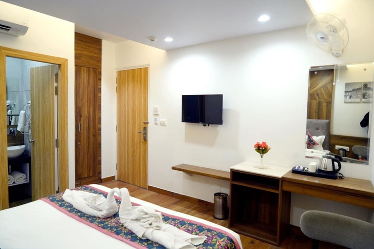 Bedroom 3, Hotel Luxurio, Amritsar