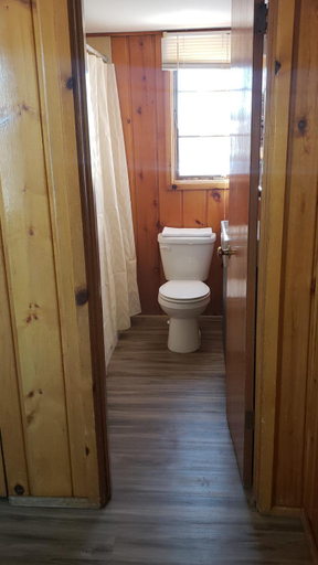 Bathroom 2, Caribou Lodge and Motel, Caribou