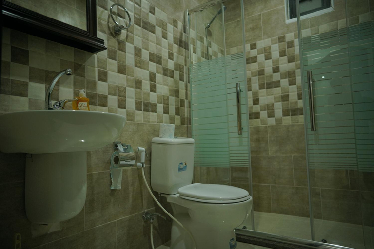 Bathroom 3, Amro Petra Apartment, Wadi Musa