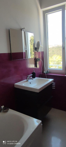 Bathroom 4, Agrifazenda, Genova