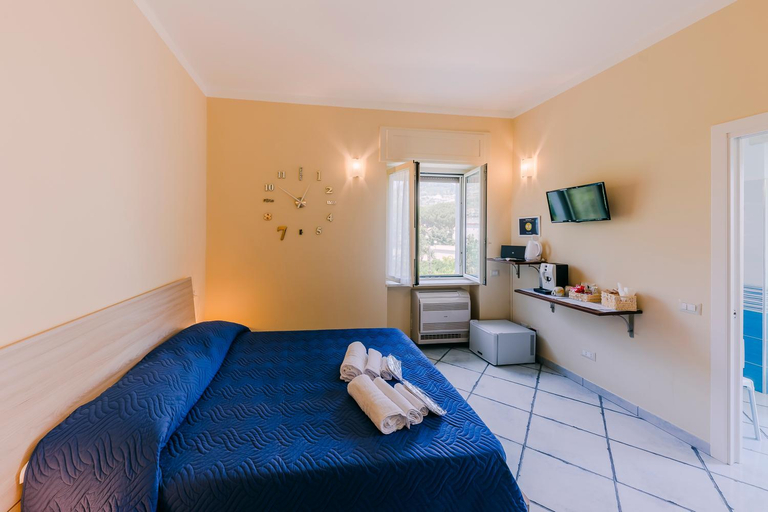 Bedroom 2, Aurora Room, Salerno