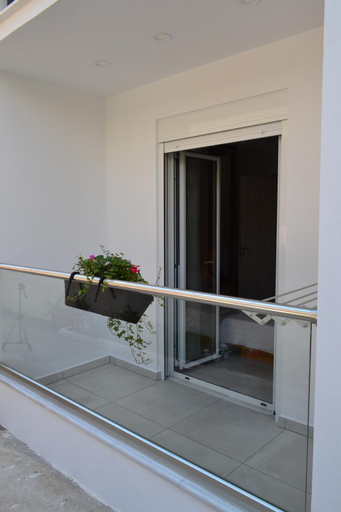 Others 3, Paraskevi's Apartments, Crete