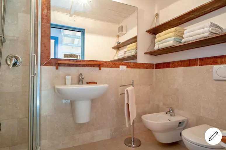 Bathroom 2, Amazing Sea View Flat, Pisa