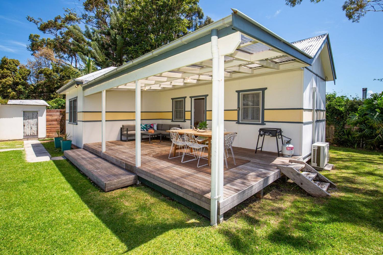 Claras Coastal Cottage Pet Friendly 1 Min Walk to Beach, Shoalhaven - Pt B