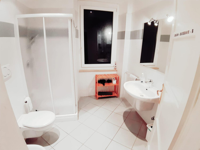 Bathroom 2, B&B Lupin Trento, Trento