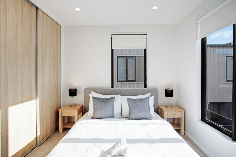Urban Vogue Escape with Parking- Air-con, Waitakere