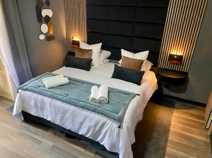 Bedroom 2, Domaine Valenquercy, Lot