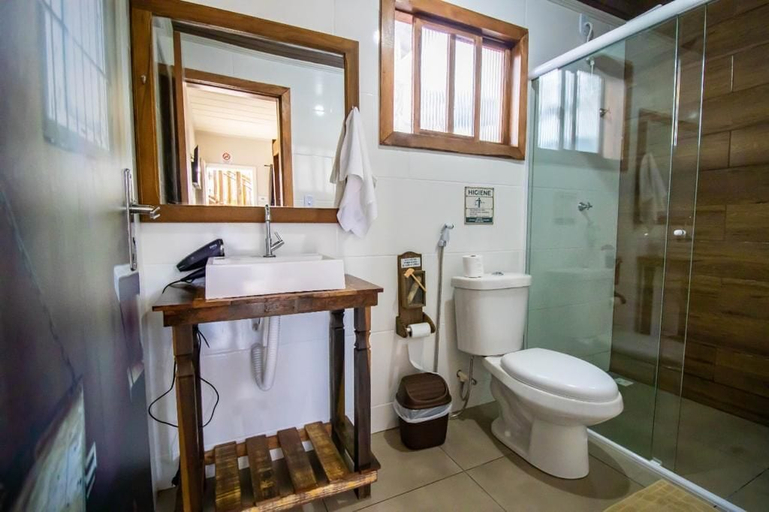 Bathroom, Pousada Vila do Cowboy, Penha
