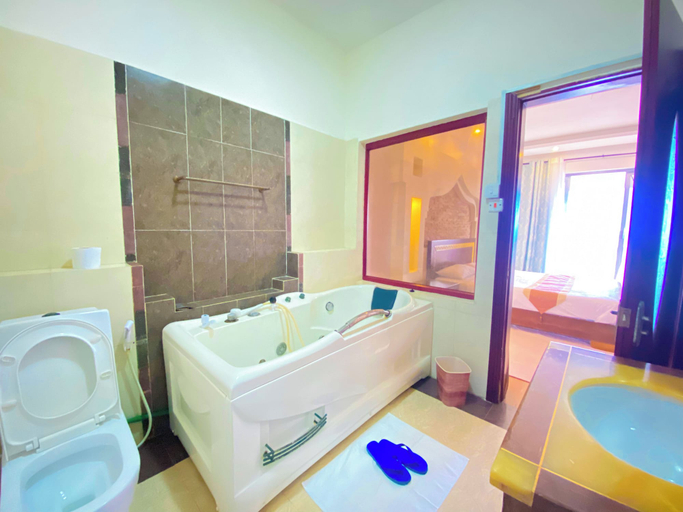 Bathroom 2, Mfalme Beachfront Apartments, Kisauni